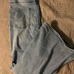 Woman’s bootcut jegging